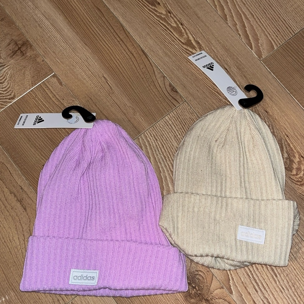 Adidas Women 4 INCH CUFF FOLD BEANIE
New With Tags!! Includes both!